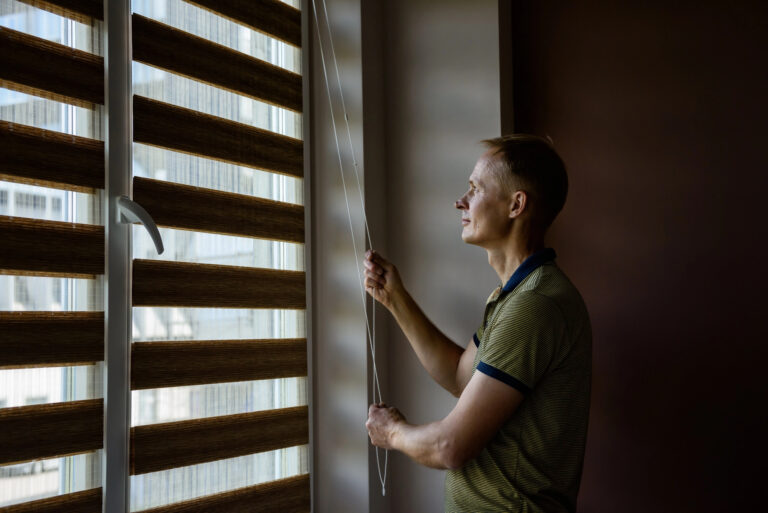 Rolety pro den a noc – vše, co potřebujete vědět